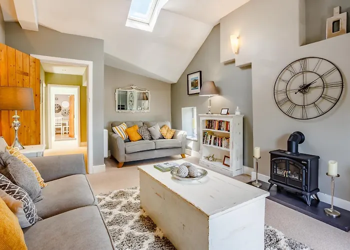 Broadrock Accommodation - Clock Cottage