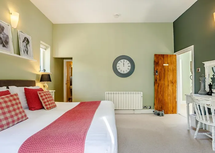 Broadrock Accommodation - Clock Cottage